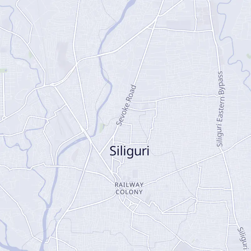 Street map of Siliguri with 8 numbered pins, one for each clinic in the list.